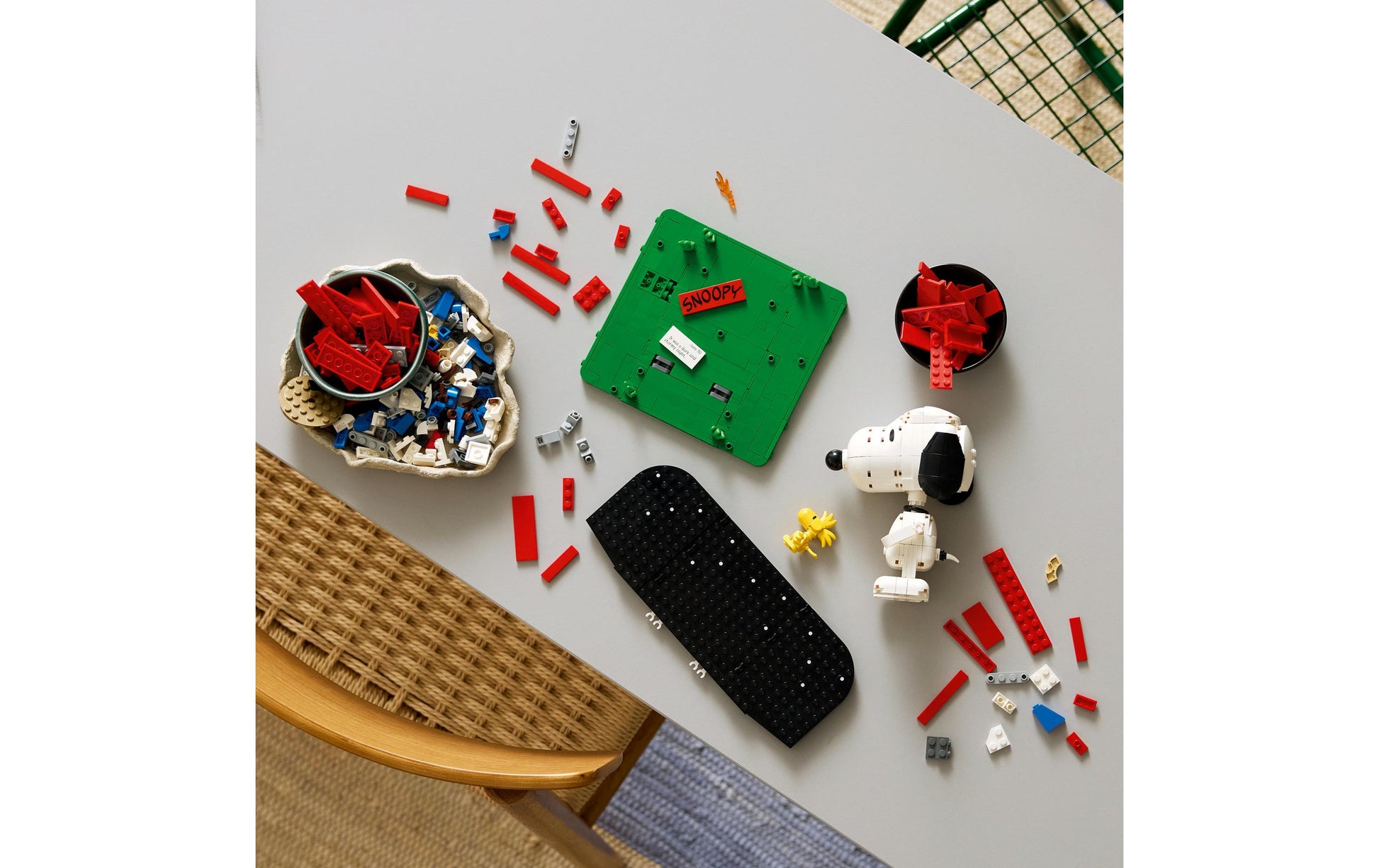 LEGO Ideas Snoopys Hundehütte 3D-Puzzle – Peanuts – 964 Teile – 38,2×9,4×26,2 cm – ab 18 J.