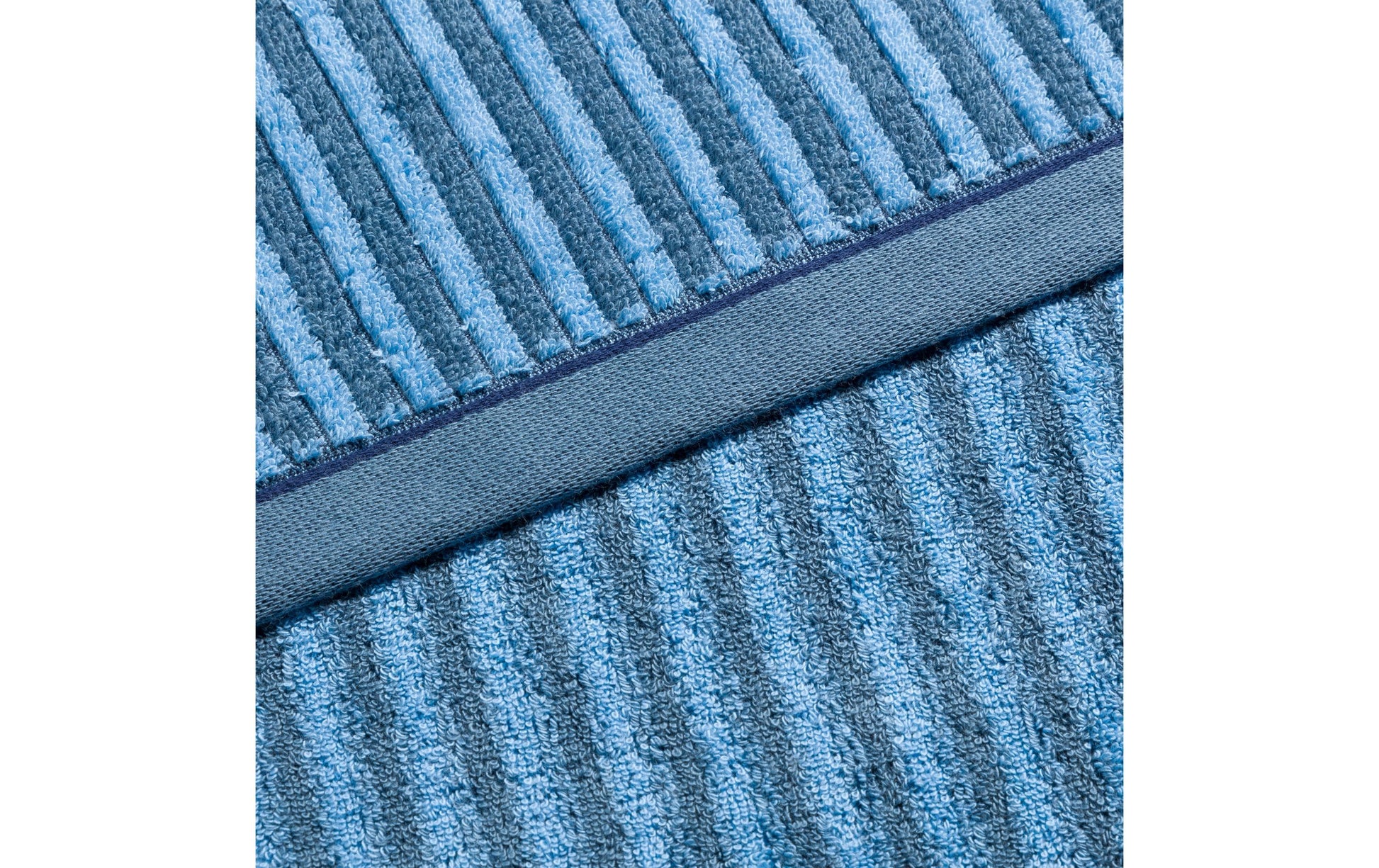 Möve Duschtuch Geometric Shapes Stripes – 67 × 140 cm, Blau, Baumwolle, 530 g/m²