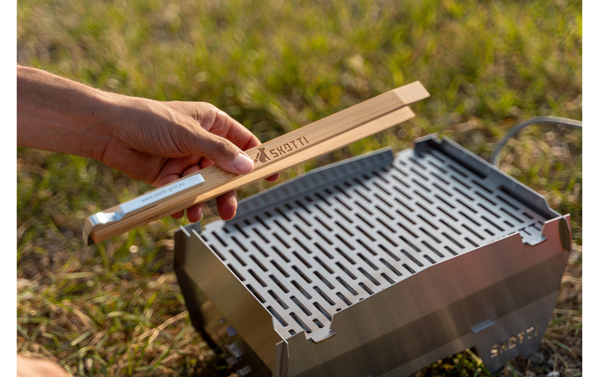 Skotti Grillzange 35,5 cm, Aluminium/Bambus, Braun