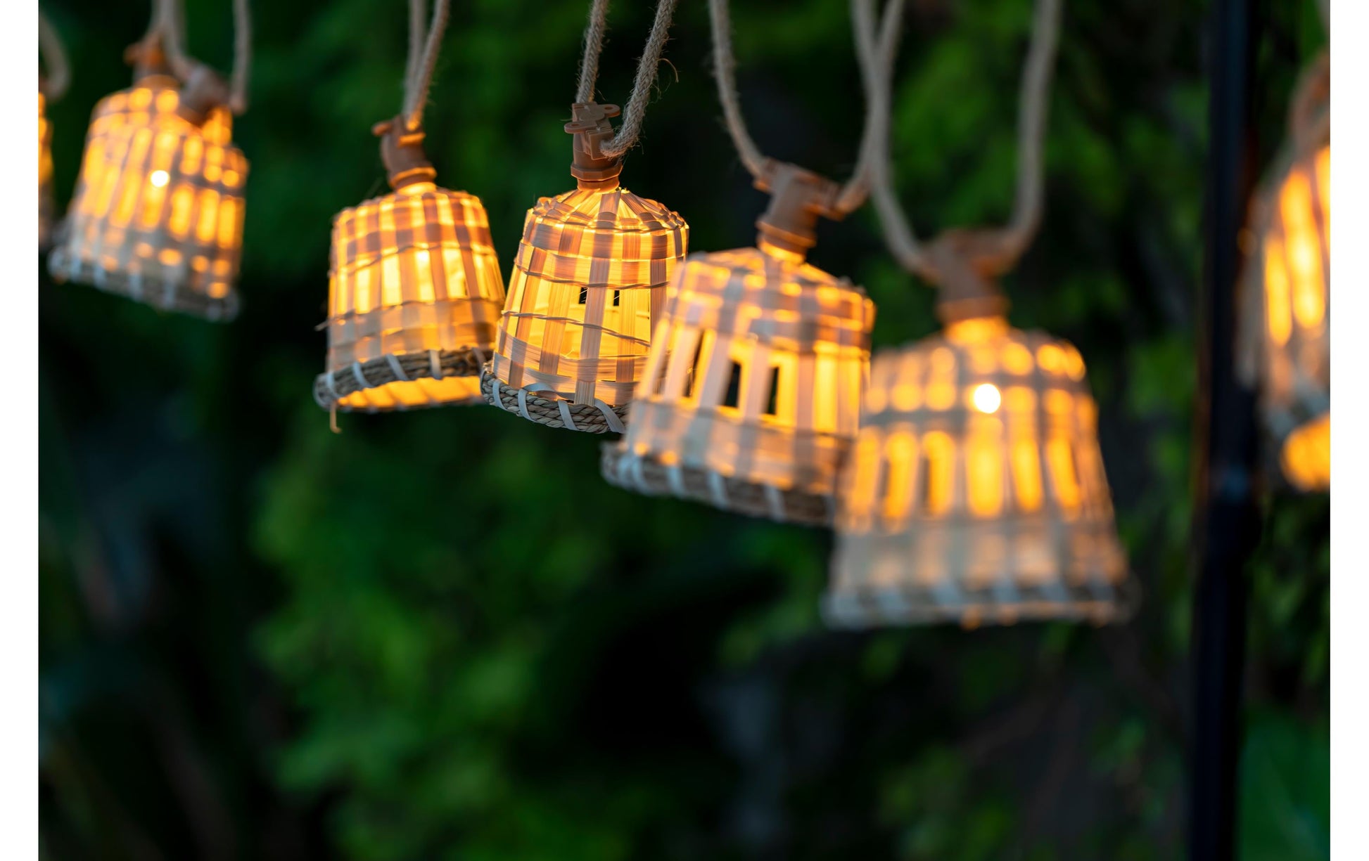 New Garden Lichterkette – IP44, Akkubetrieb, Solarbetrieb, USB – 10 LEDs, 10 h Laufzeit, Beige, Bambus/Jute