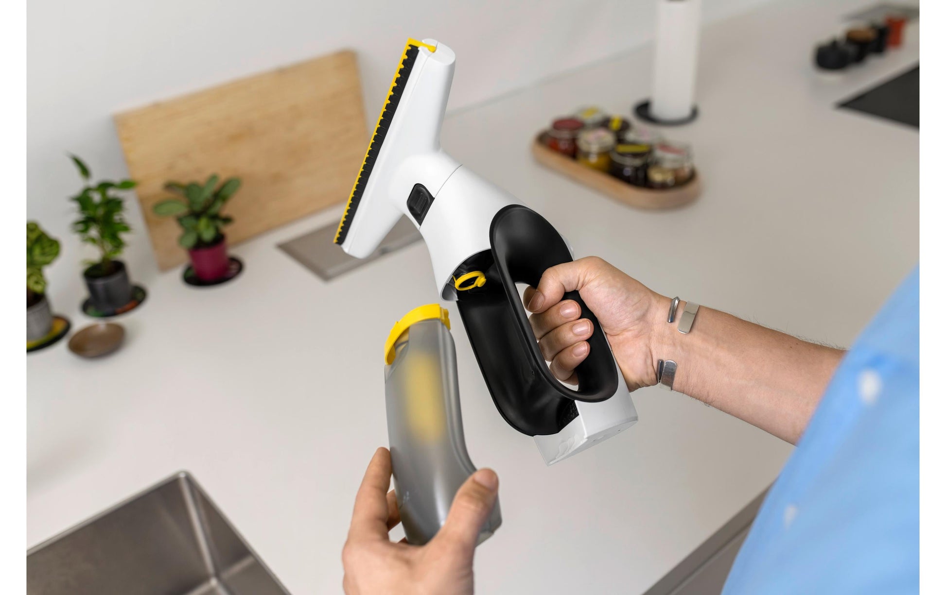 Kärcher Akku-Handstaubsauger WV 2 Universal Care – 0,12 l, 35 min, 2000 mAh