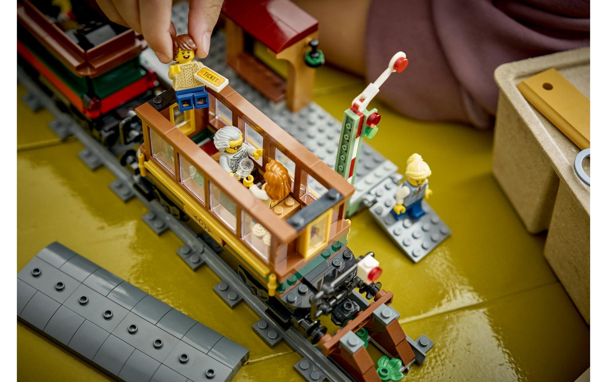 LEGO Klassischer Dampfzug Eisenbahn – City – 575-teilig – 28,2 × 7,2 × 43,2 cm – ab 7 J.