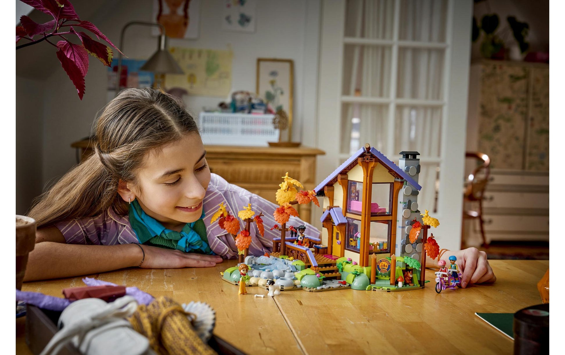 LEGO Friends Gemütliche Hütte im Herbstwald Bauset – 1229-teilig – 37,8 × 7,05 × 48 cm – ab 9 J.
