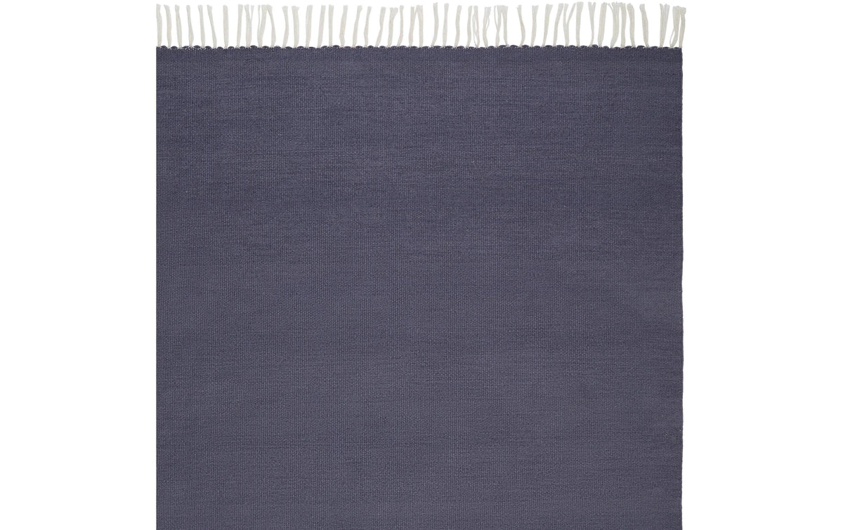 Urbanara Teppich – 140 × 200 cm – recyceltes PET, blaugrau