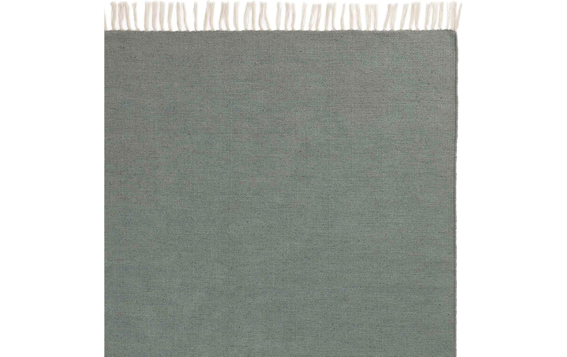 Urbanara Teppich Udaka – 140 × 200 cm, Graugrün, 100% recyceltes PET