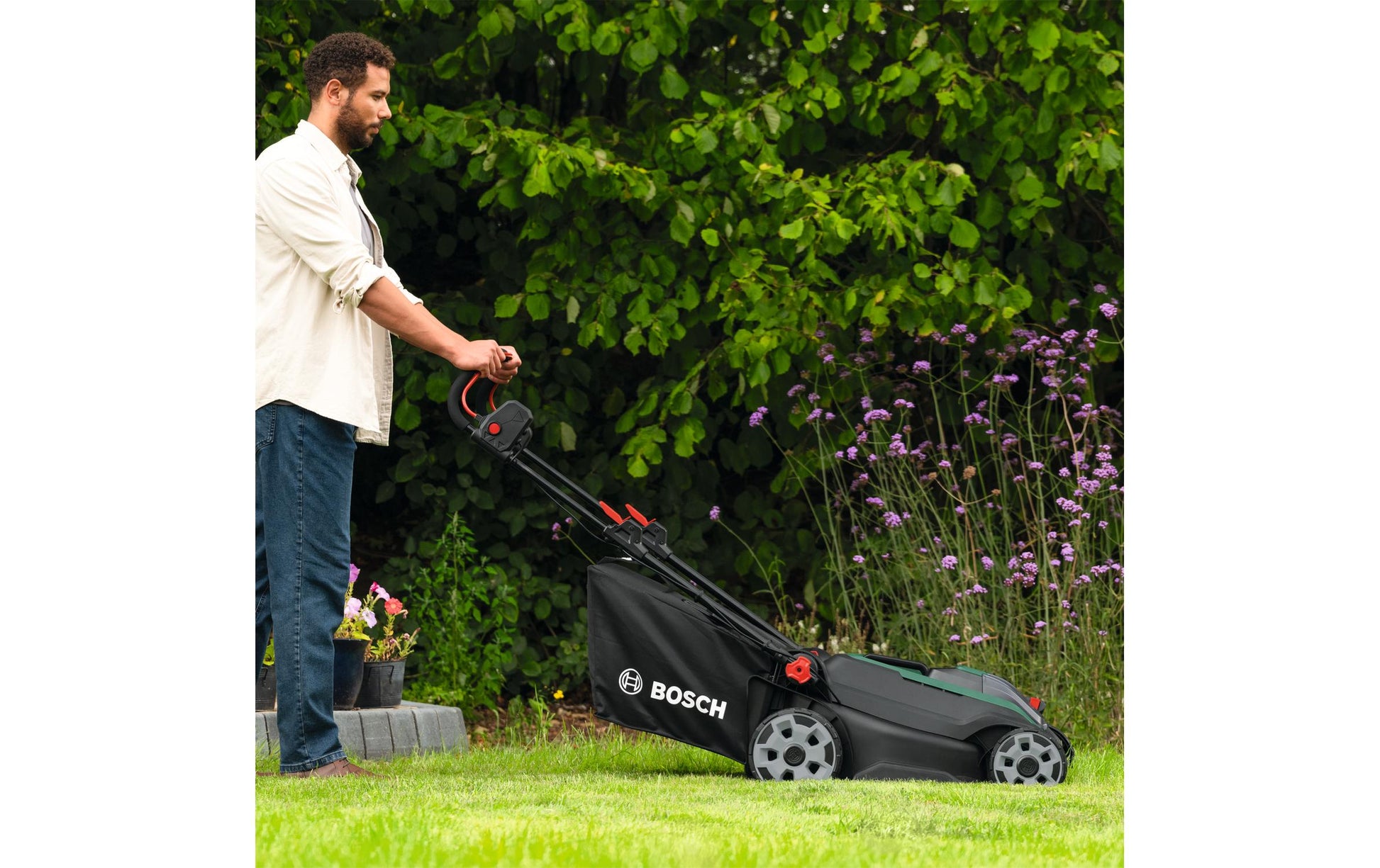 Bosch ROTAK18V2-43 Akku-Rasenmäher – 18 V – Schnittbreite 43 cm, 50 l – 2×4,0 Ah & Ladegerät – POWER FOR ALL