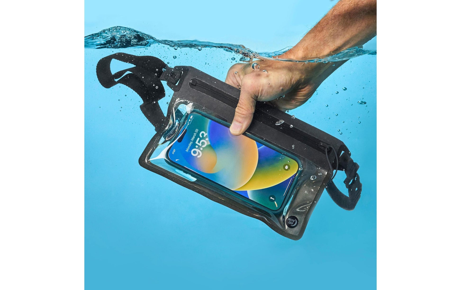 Nite Ize RunOff Pouch/Umhängetasche – für Smartphones bis 10,0", Anthrazit, wasserdicht