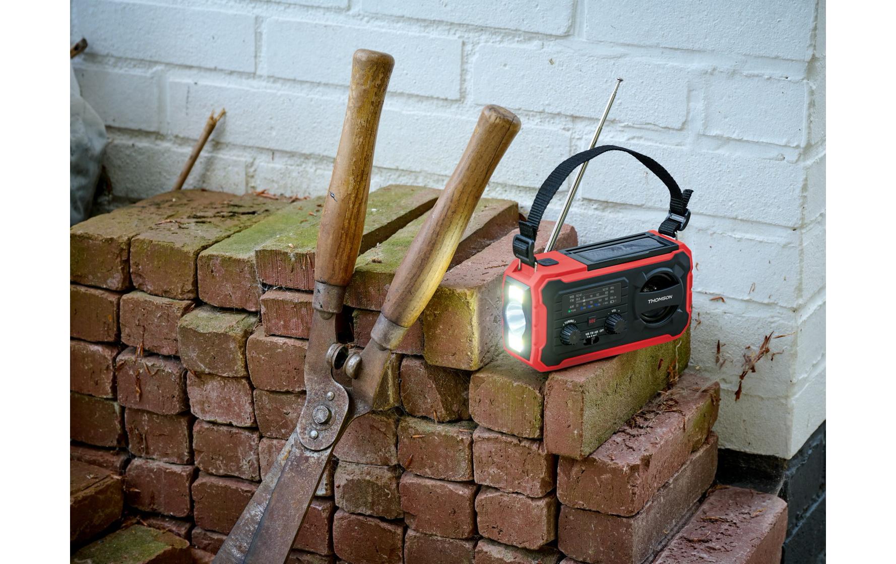 Thomson RT280R – Tragbares Radio, AM/FM, Akku, Solarbetrieb, Powerbank, USB-C – Rot