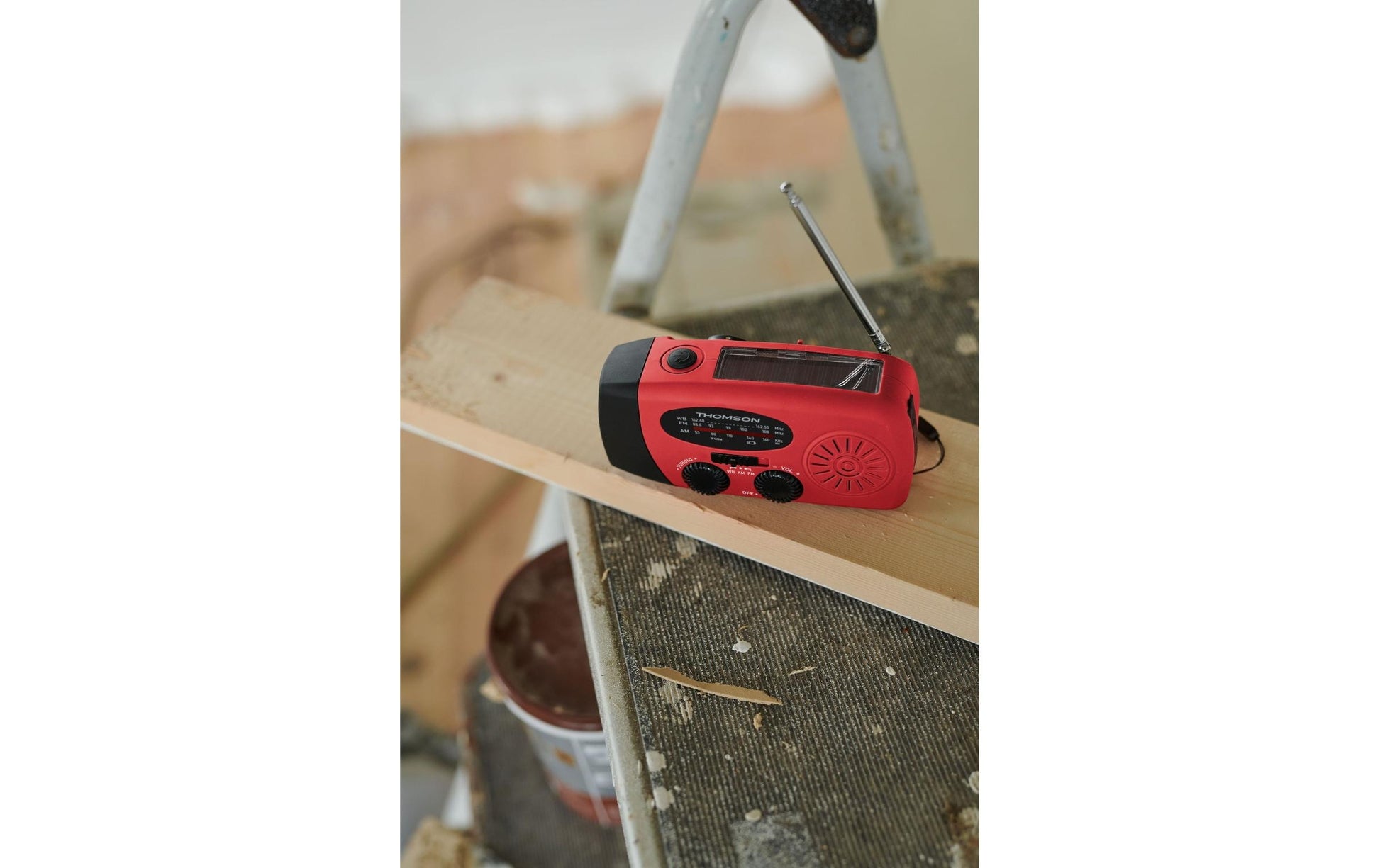 Thomson RT260R – Tragbares Radio, AM/FM, Solar, Dynamo, Powerbank, USB-C, spritz-/staubgeschützt – Rot