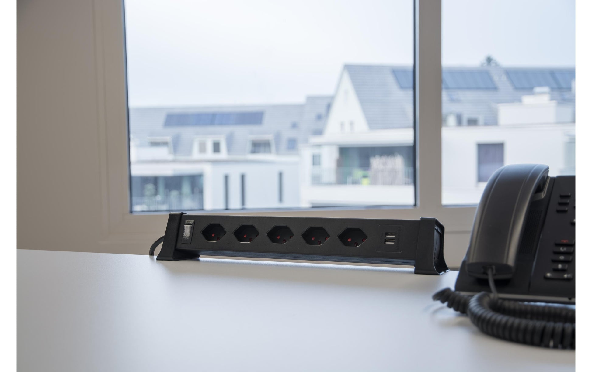 Max Hauri AG Max Hauri SAFETY-LINE Steckdosenleiste – 5× T13, 2× USB-C 20 W, 5 m, mit Schalter, schwarz