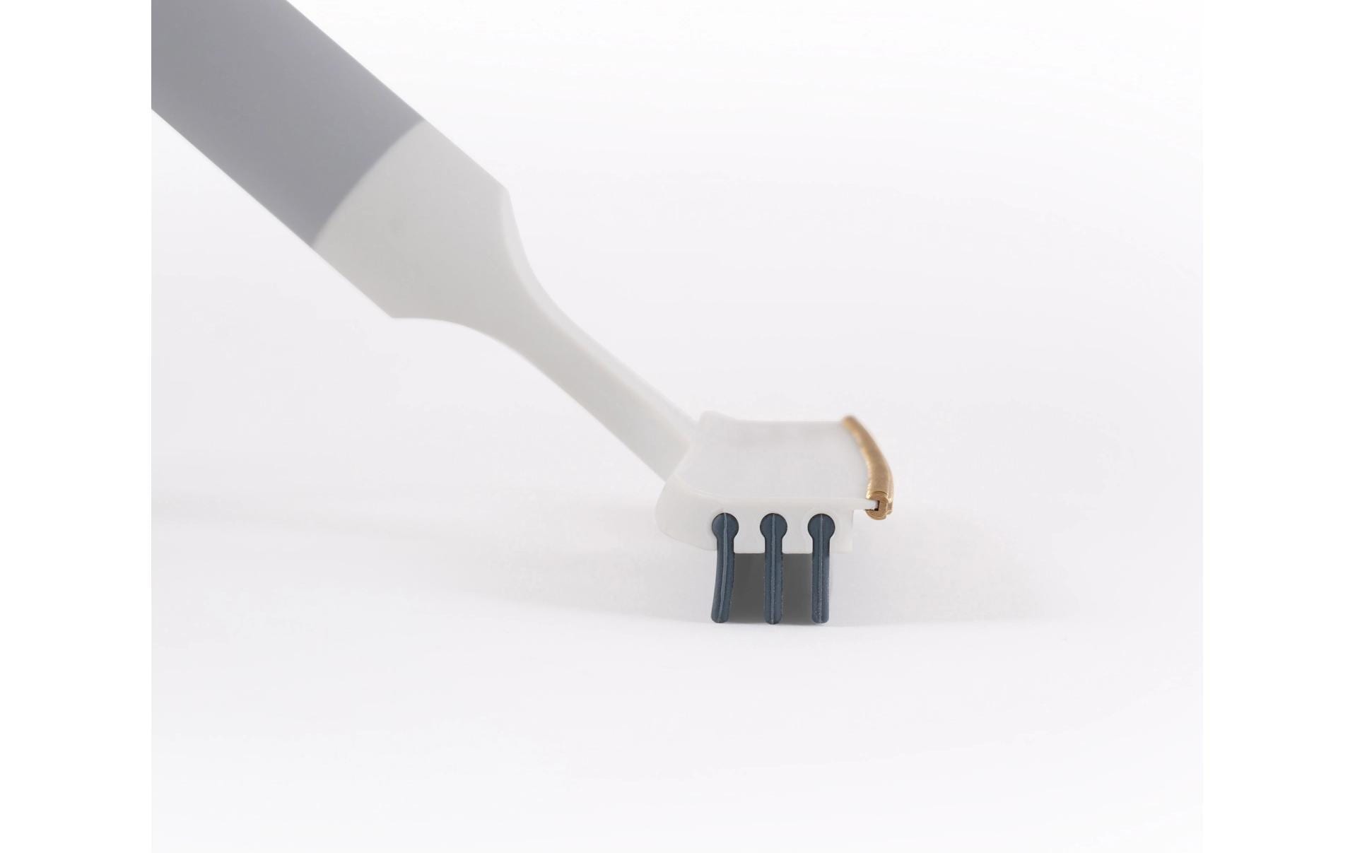 Joseph Joseph Textilbürste CleanTech 2-in-1 – für Teppiche & Tierhaare, Messing, Grau
