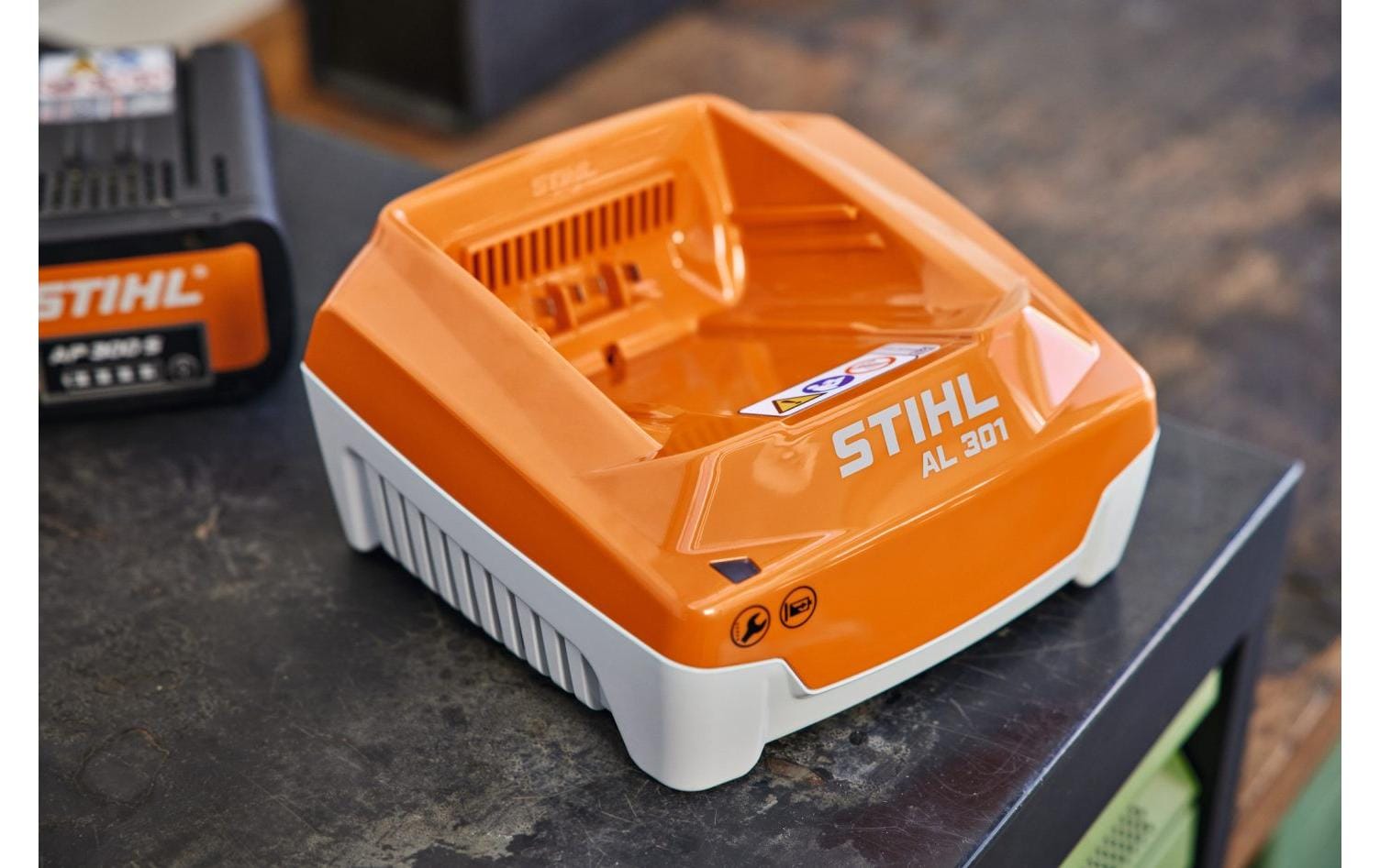 STIHL AL 301 Ladegerät 36 V – Li‑Ion – für STIHL Akku-System