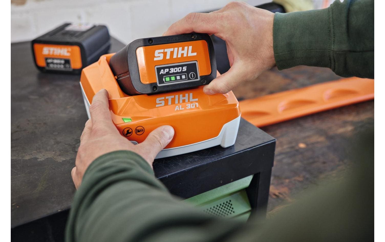 STIHL AL 301 Ladegerät 36 V – Li‑Ion – für STIHL Akku-System