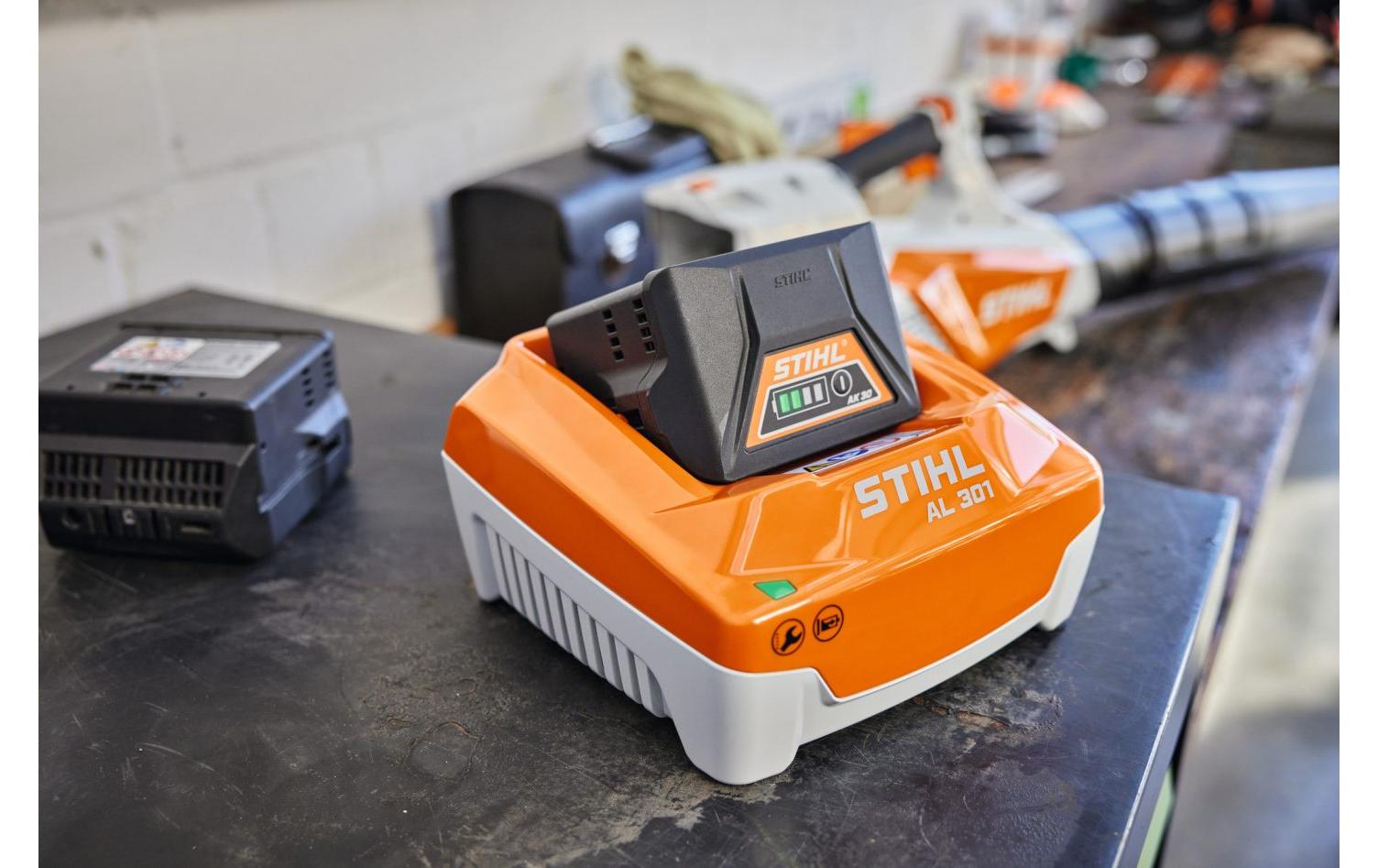 STIHL AL 301 Ladegerät 36 V – Li‑Ion – für STIHL Akku-System
