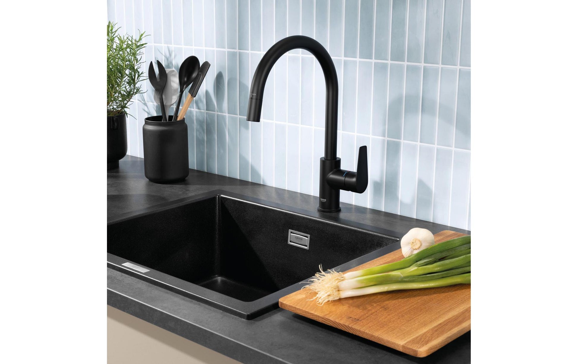 Grohe Start Edge – Küchenarmatur, Einhebelmischer, ausziehbare Brause, Messing, schwarz