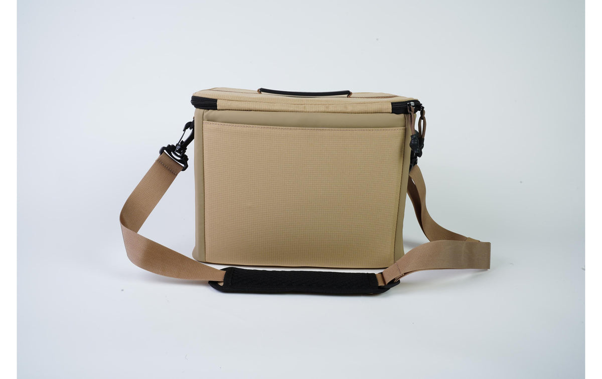PolarPro RoadRunner 12L Sling Kameratasche – für 3 Objektive, Handgriff, Schulterriemen, Fronttasche – Sand