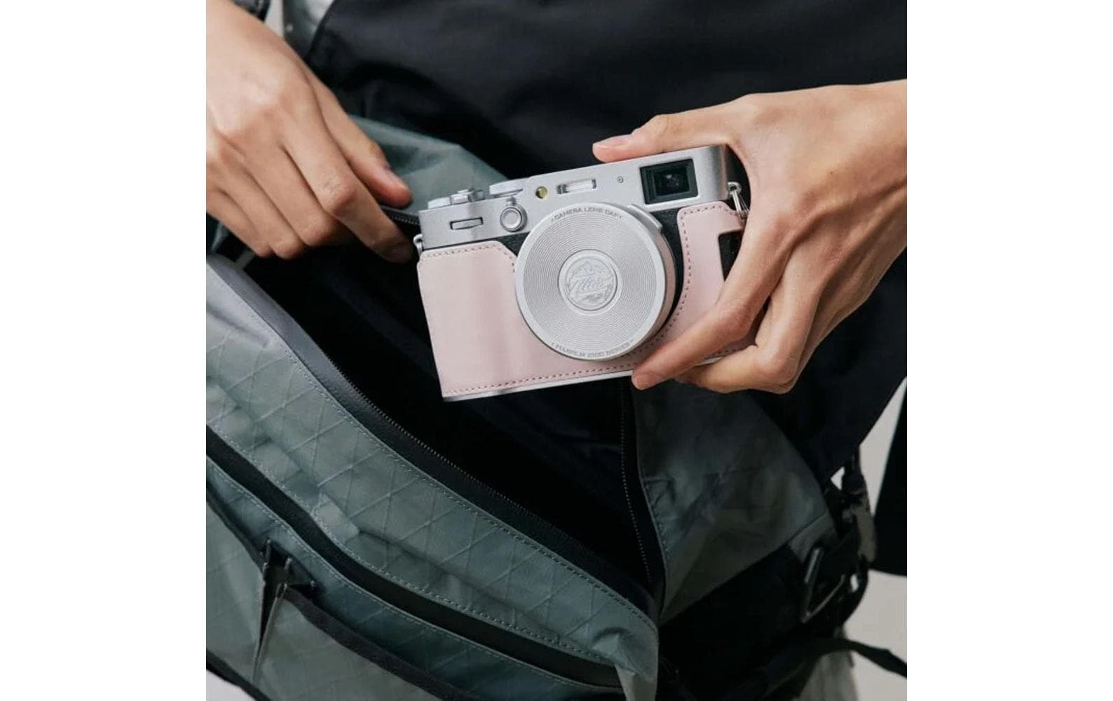 Tilta X100VI Objektivdeckelhalter – Ø49 mm – für Fujifilm X – Silber