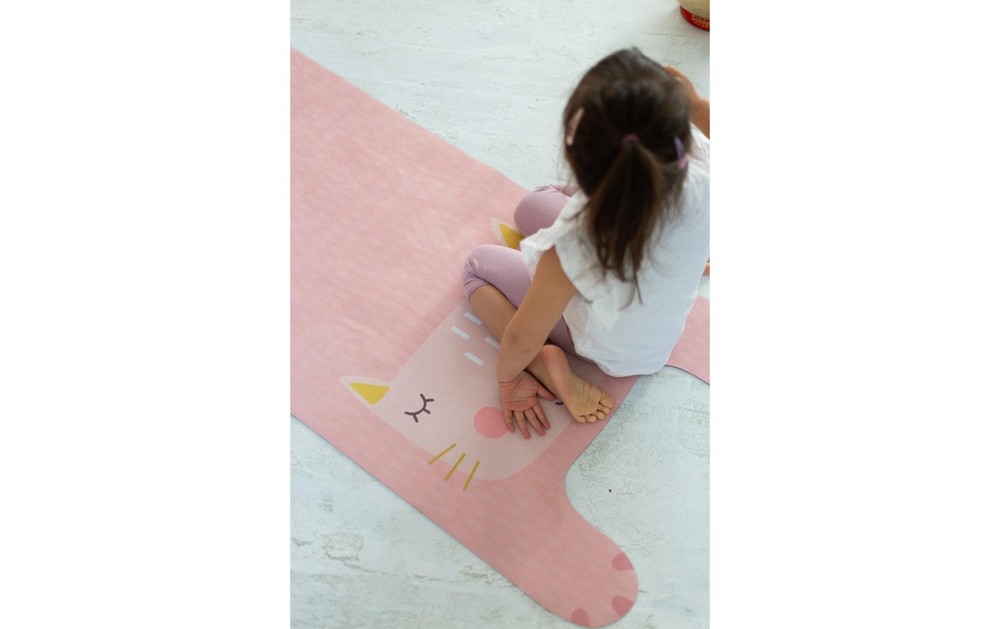 Yogitier Kinderyogamatte Kimi die Katze – 60 × 155 cm, Pink, Mikrofaser/Naturkautschuk, Dicke 0,2 cm