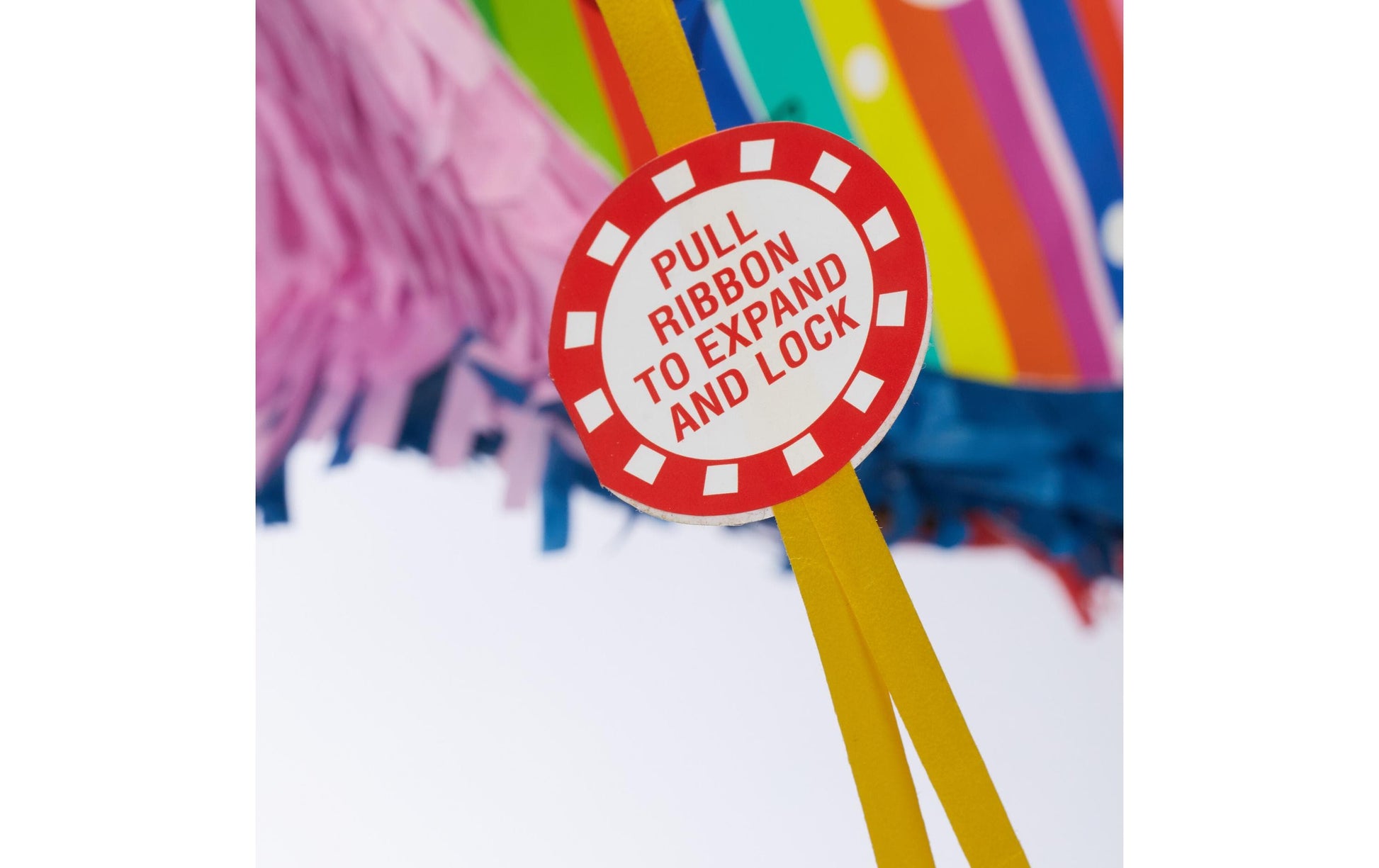 Relaxdays Pinata Happy Birthday – mehrfarbig – 32 × 9 cm – Papier/Pappe/Kunststoff