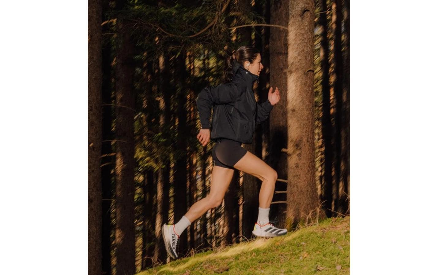 Suunto Spark Over-/On-Ear Kopfhörer – BT, USB-C, mit Ladecase, Weiss