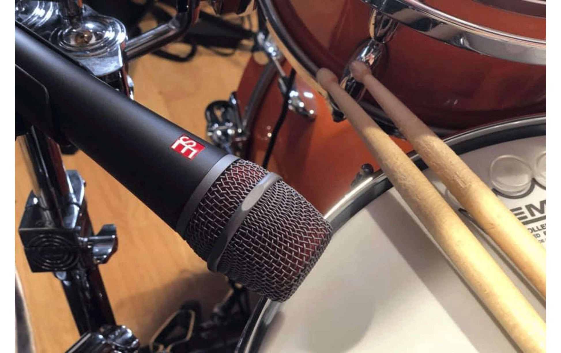 SE Electronics V7 X Bühnenmikrofon – XLR, Superniere, für Verstärker, Schwarz