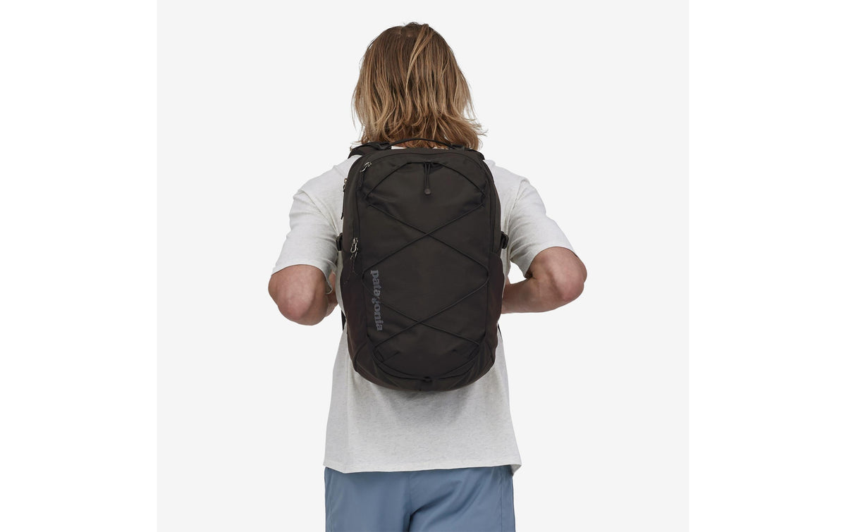 Patagonia City-Rucksack Refugio Day Pack – 30 l, reflektierend, Nylon – schwarz, 300 × 480 × 170 mm