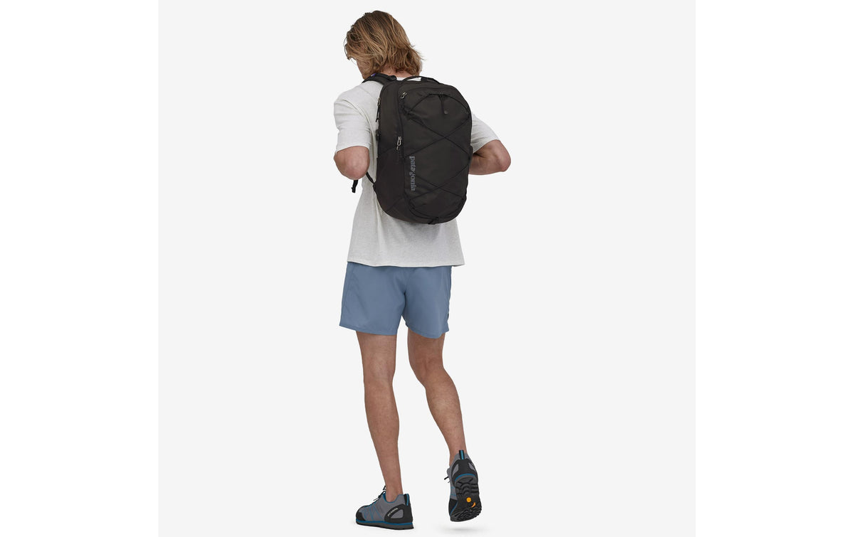 Patagonia City-Rucksack Refugio Day Pack – 30 l, reflektierend, Nylon – schwarz, 300 × 480 × 170 mm