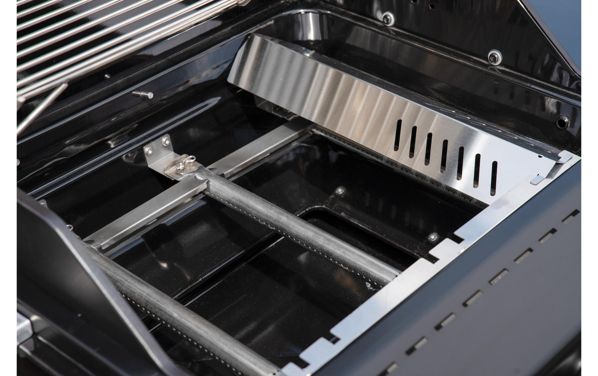 OUTDOORCHEF Grillstation HEAT C-335 – 3 Brenner, 2'688 cm² Grillfläche, 14,1 kW – Schwarz/Edelstahl