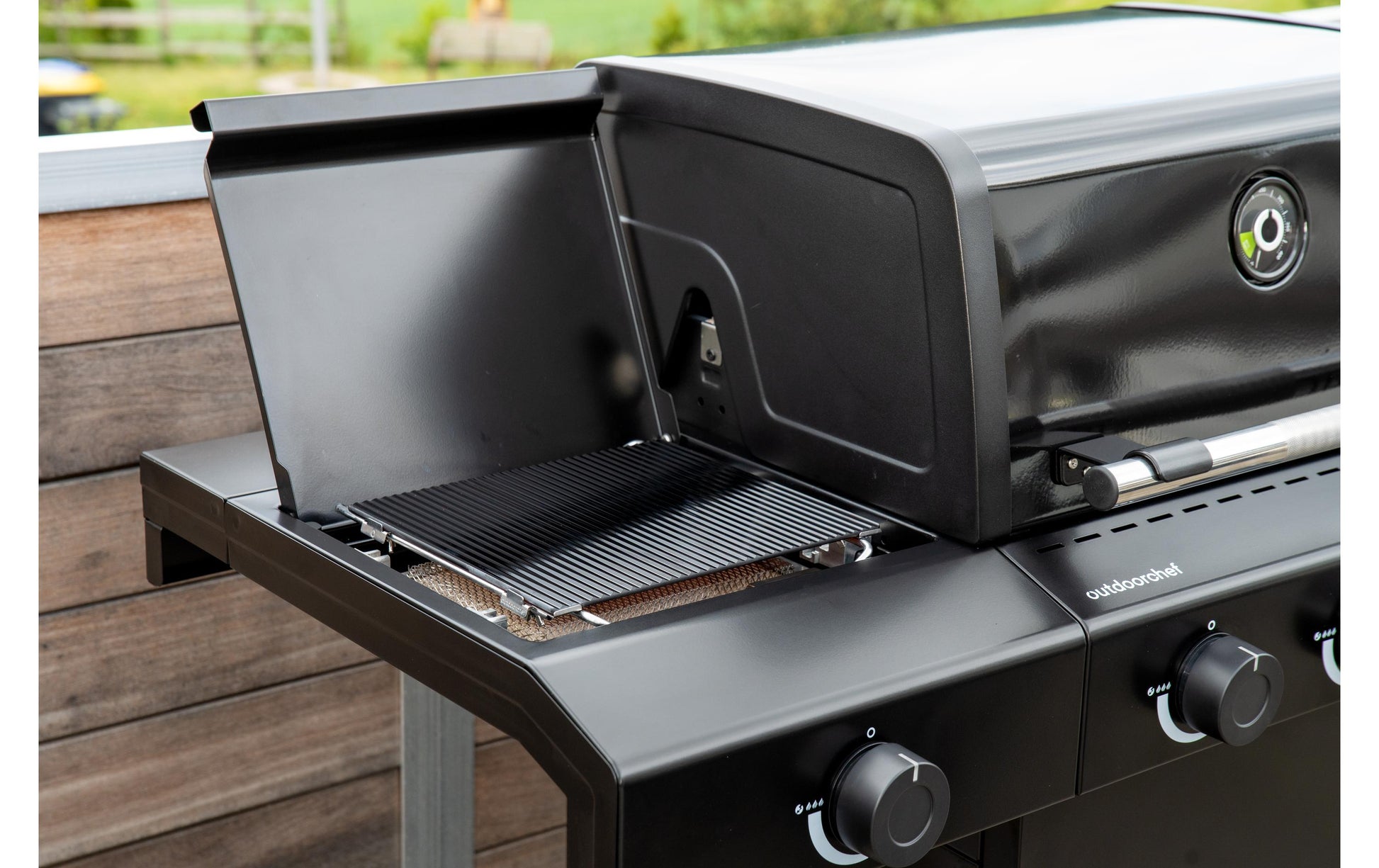 OUTDOORCHEF Grillstation HEAT C-335 – 3 Brenner, 2'688 cm² Grillfläche, 14,1 kW – Schwarz/Edelstahl