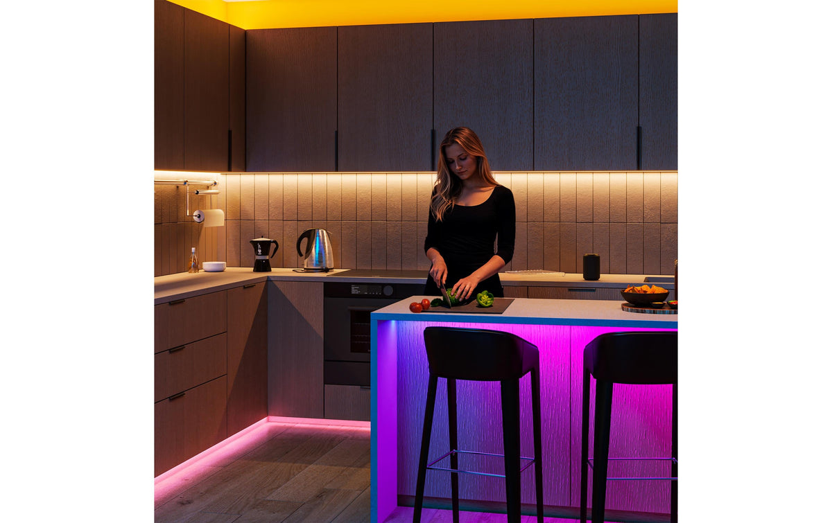 Philips by Signify Tischleuchte PHI Mobile – 400 lm, 14 W, RGB/Einstellbares Weiss, WiFi/BT, für Alexa/Google/IFTTT