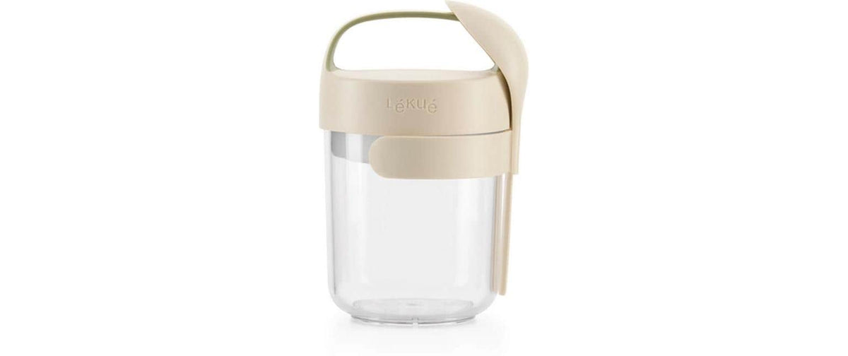 Lékué Becher To Go – 400 ml, biobasierter Kunststoff, Beige, mit Löffel, BPA-frei