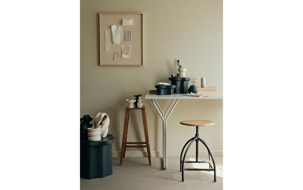 Broste copenhagen Hocker – Anthrazit – Mangoholz, Stahl