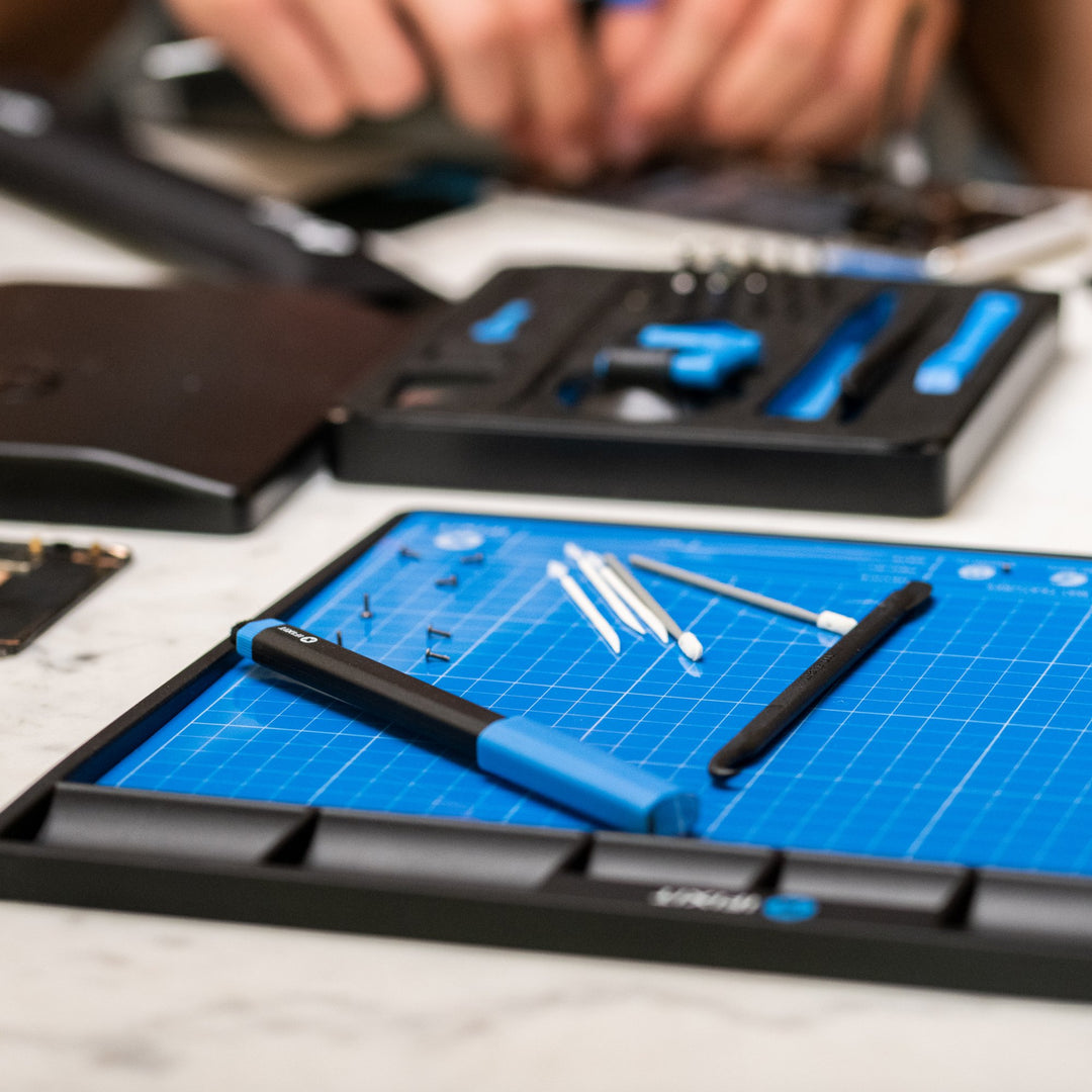 iFixit Magnetmatte – antistatisch, mit Stift, mit Bithalter, schwarz/blau/weiss, B 250 × H 11 × T 300 mm
