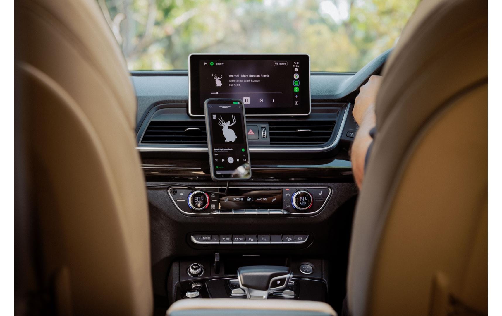 Quad Lock Carplay Adapter USB-A (Buchse) zu USB-A/USB-C (Stecker) – 10,7 cm