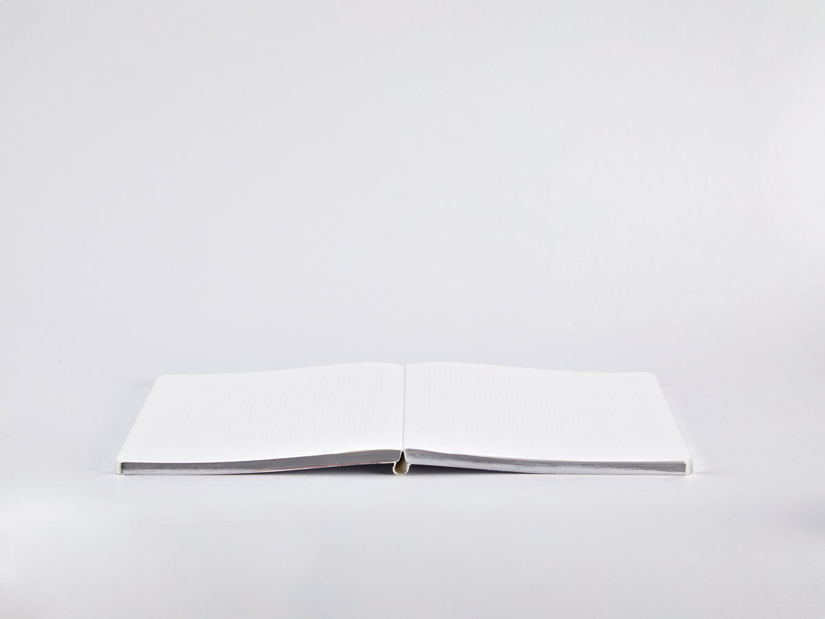 Nuuna Notizbuch – 165 × 220 mm – 120 g/m² – Fadenheftung, Leineneinband, nummerierte Seiten, rosa/silber