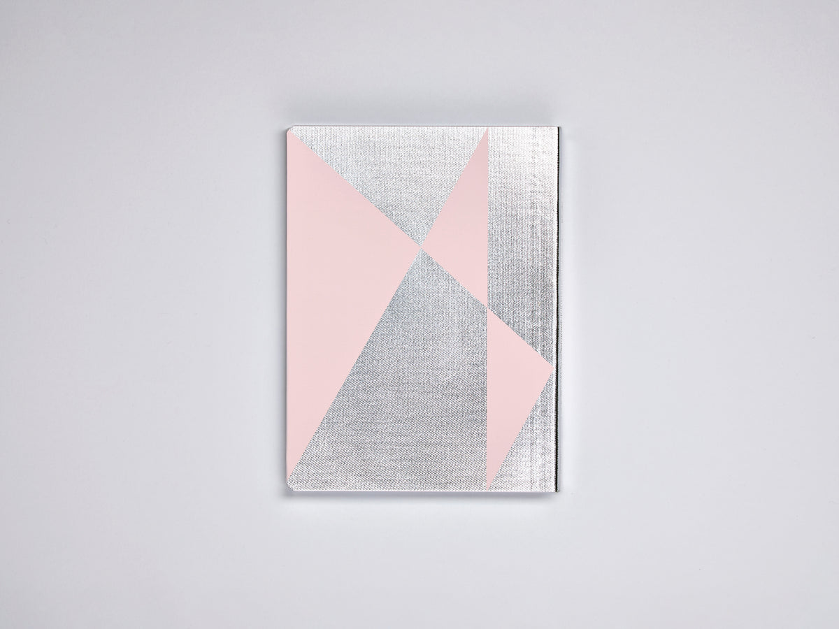 Nuuna Notizbuch – 165 × 220 mm – 120 g/m² – Fadenheftung, Leineneinband, nummerierte Seiten, rosa/silber