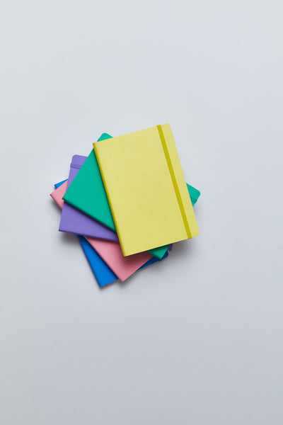 nuuna Notizbuch – A5 – punktiert – 176 Seiten – 120 g/m² – Softcover, Gummiband – gelb
