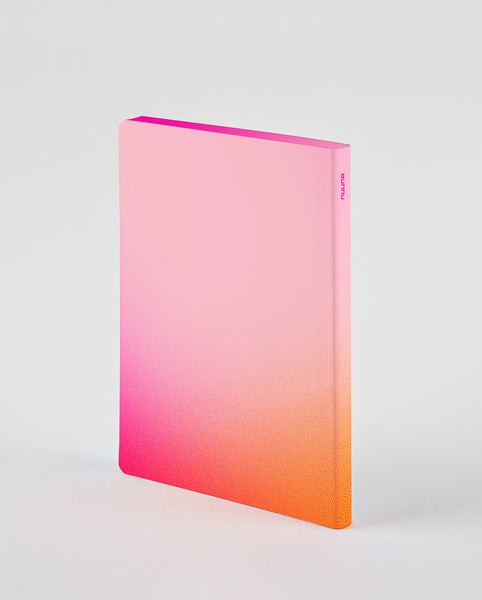 nuuna Notizbuch – 165 × 220 mm – 176 Seiten – 120 g/m² – Softcover, nummeriert, Fadenheftung, orange/pink/weiß