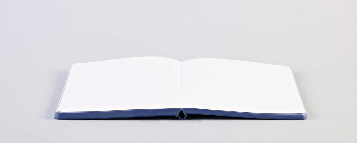 nuuna Notizbuch – 135 × 200 mm – 176 Seiten – 120 g/m² – Softcover, nummerierte Seiten, Fadenheftung, blau