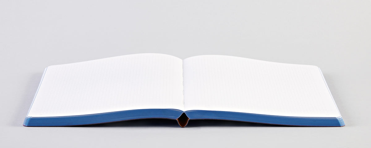 Nuuna Notizbuch – 165 × 220 mm – 256 Seiten – 120 g/m² – Fadenheftung, nummerierte Seiten, Leuchteffekt – rot
