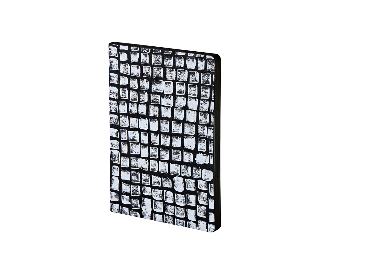 Nuuna Notizbuch – 165 × 220 mm – 120 g/m² – Fadenheftung, Einband aus recyceltem Leder, nummerierte Seiten