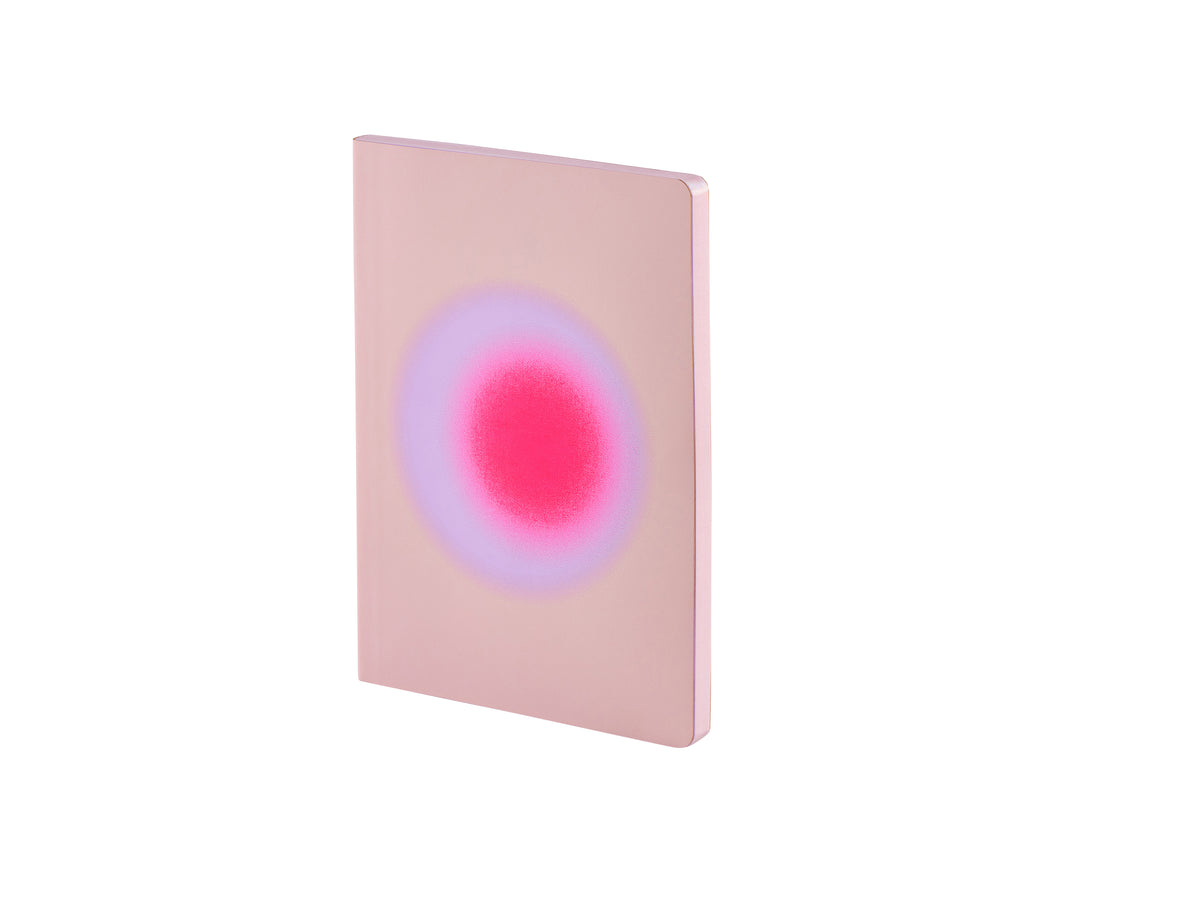 Nuuna Notizbuch – 165 × 220 mm – 120 g/m² – gebunden, nummeriert, Einband aus recyceltem Leder, Trance Pink