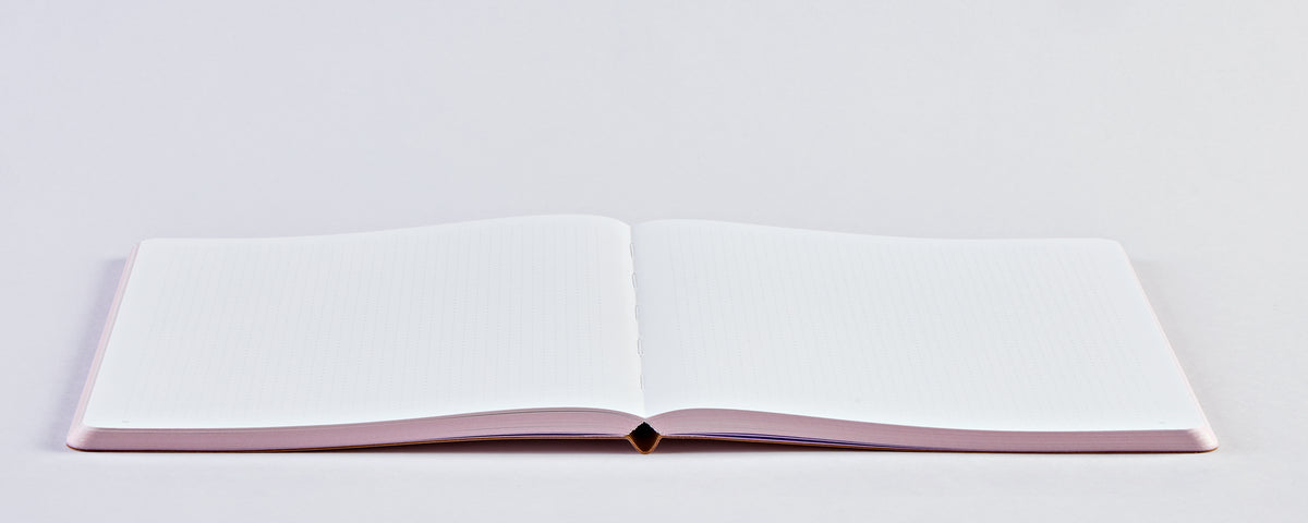 Nuuna Notizbuch – 165 × 220 mm – 120 g/m² – gebunden, nummeriert, Einband aus recyceltem Leder, Trance Pink