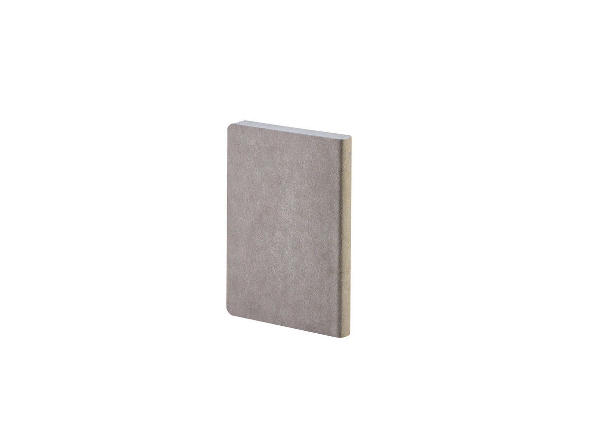 Nuuna Notizbuch – 108 × 150 mm – 176 Seiten – 120 g/m² – Fadenheftung, nummeriert, recyceltes Leder