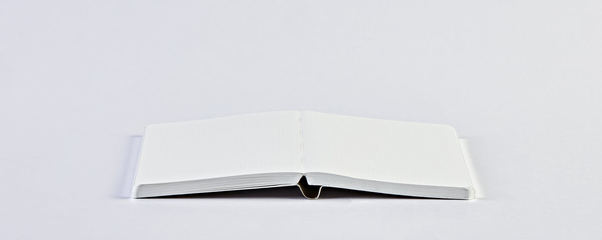 Nuuna Notizbuch – 108 × 150 mm – 176 Seiten – 120 g/m² – Fadenheftung, nummeriert, recyceltes Leder