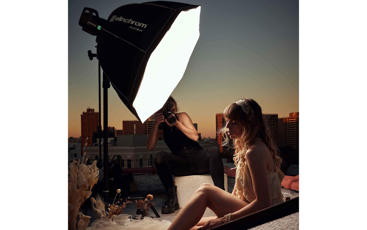 Elinchrom ELC 500 TTL Studioblitz – 500 W, 5600 K, dimmbar – für Elinchrom Skyport – 2 Softboxen, Stativ