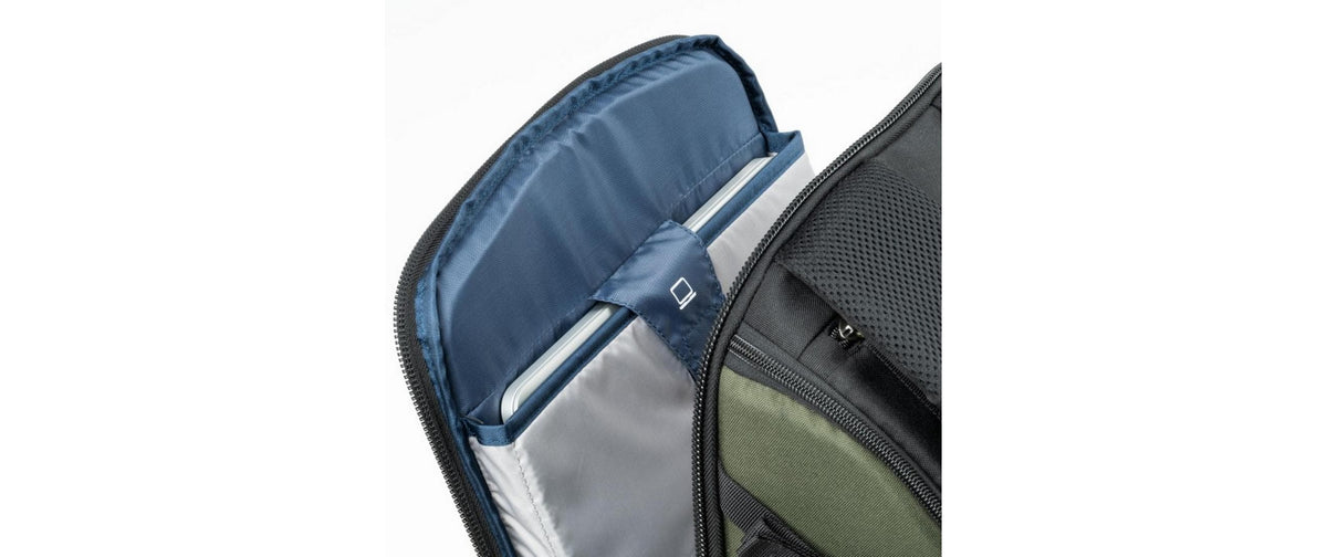 Think Tank DarkLight Kamerarucksack – 20 l, 2 Kameras, 5 Objektive – für DSLR & spiegellose – Dunkelgrün