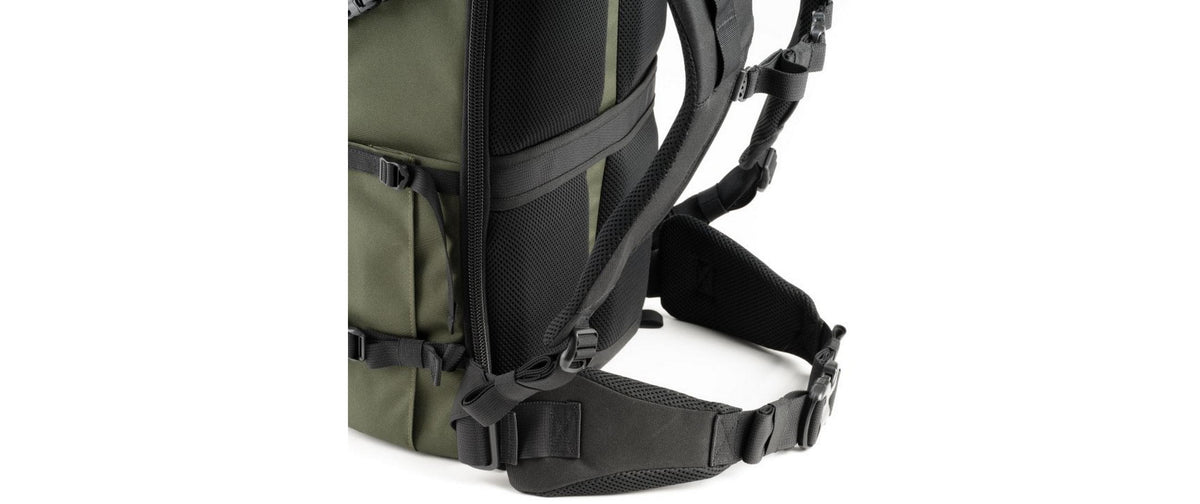 Think Tank DarkLight Kamerarucksack – 20 l, 2 Kameras, 5 Objektive – für DSLR & spiegellose – Dunkelgrün
