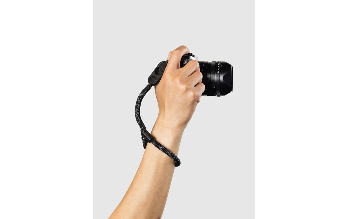 Peak Design Cuff Handriemen – verstellbar 22–28 cm, glasfaserverstärktes Nylon – für Digitalkameras – Schwarz