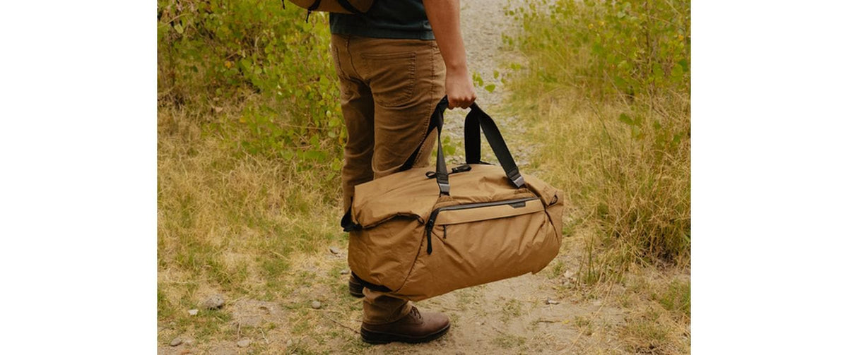 Peak Design Sporttasche Travel Duffel – 50 l, Rucksack-Funktion, aus recyceltem Nylon, Khaki, 36 × 60 × 23 cm